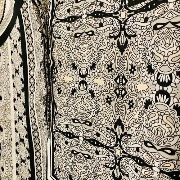 Rose & Olive | Size 1X Bohemian print blouse with buttons - Picture 4 of 9